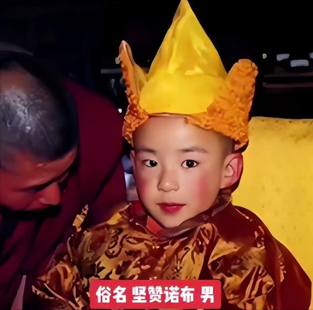 谁知找到转世灵童后，四岁的他第一句话就让高僧们震惊不已。

那个清冷的早晨，那曲