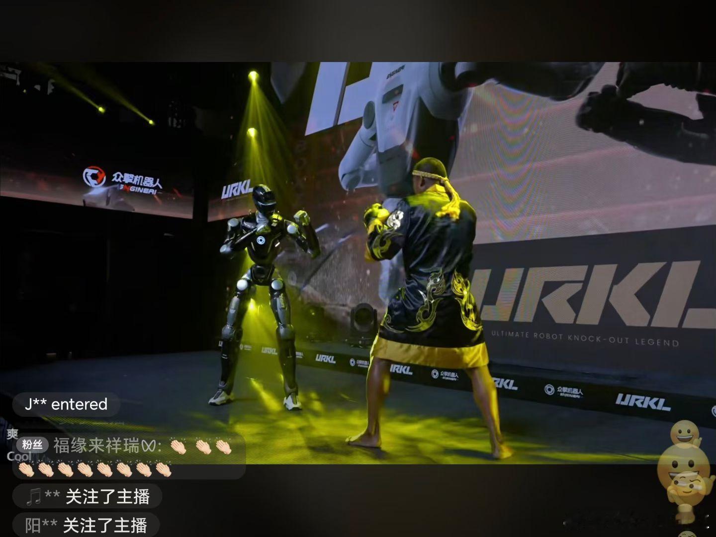 刚刚，众擎做了一件开创性的事情，举办世界第一个机器人自由格斗大赛，以T800为母