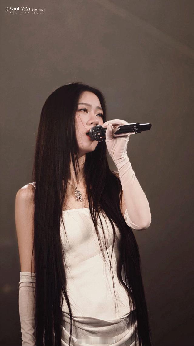 第一次看单依纯现场的反应 纯妹妹2.0舞台诚意满满，温柔唱腔搭配趣味互动，全场氛