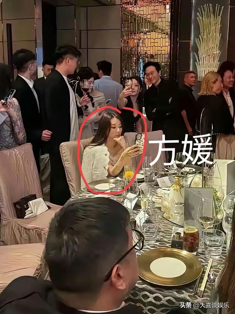 我要是方媛，都不去这场合，多丢人。
看看这图片，方媛好可怜。
虽是天王嫂，可融不