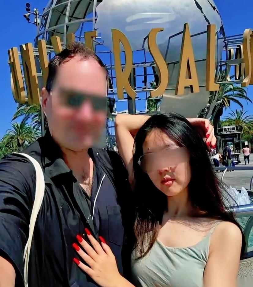 那个叫庄梦涵的女孩，她爹花了 400 万送她去洛杉矶，给她买了保时捷。
最后，警