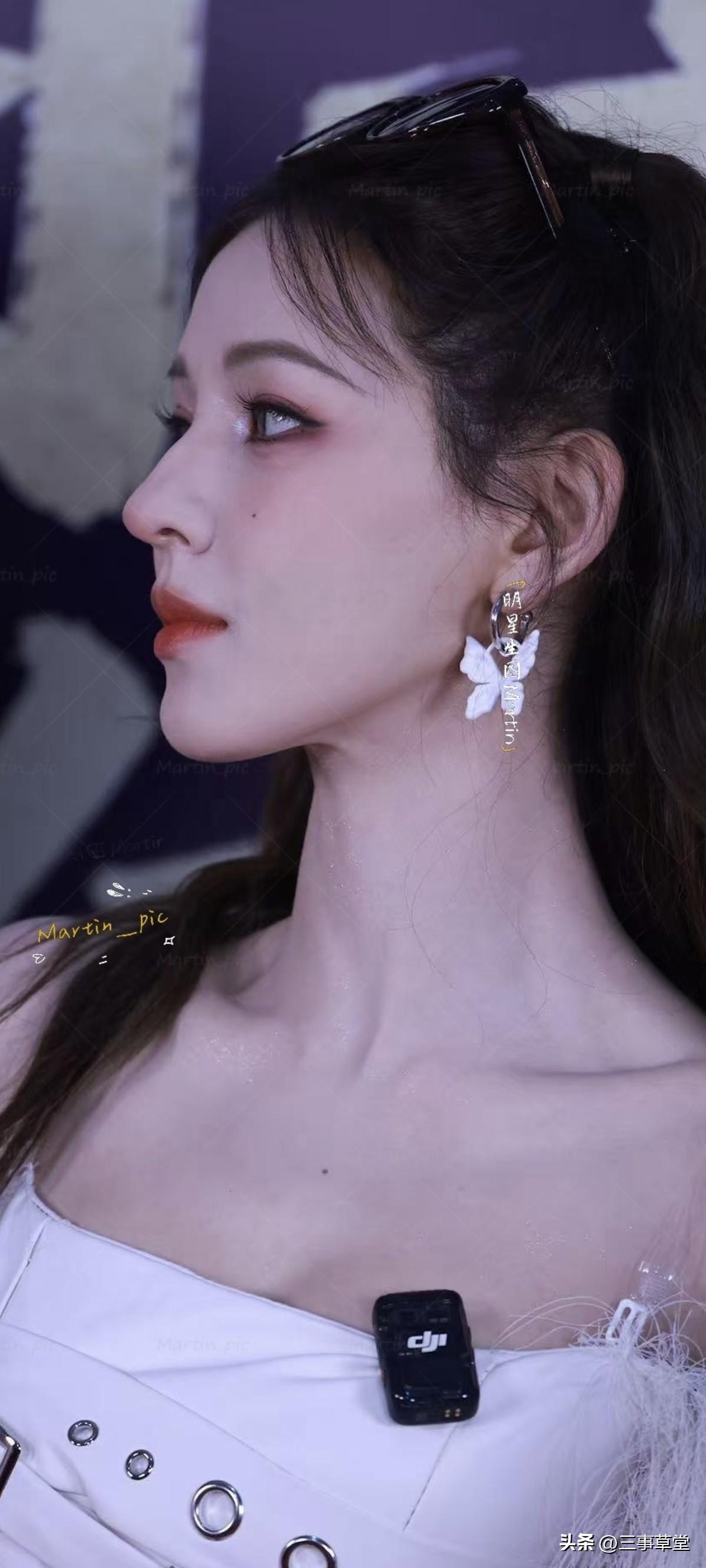 群访生图
毛茸茸的阿瓜，甜美超标！张予曦这身装扮真是甜美动人，元宵喜乐会因你更添