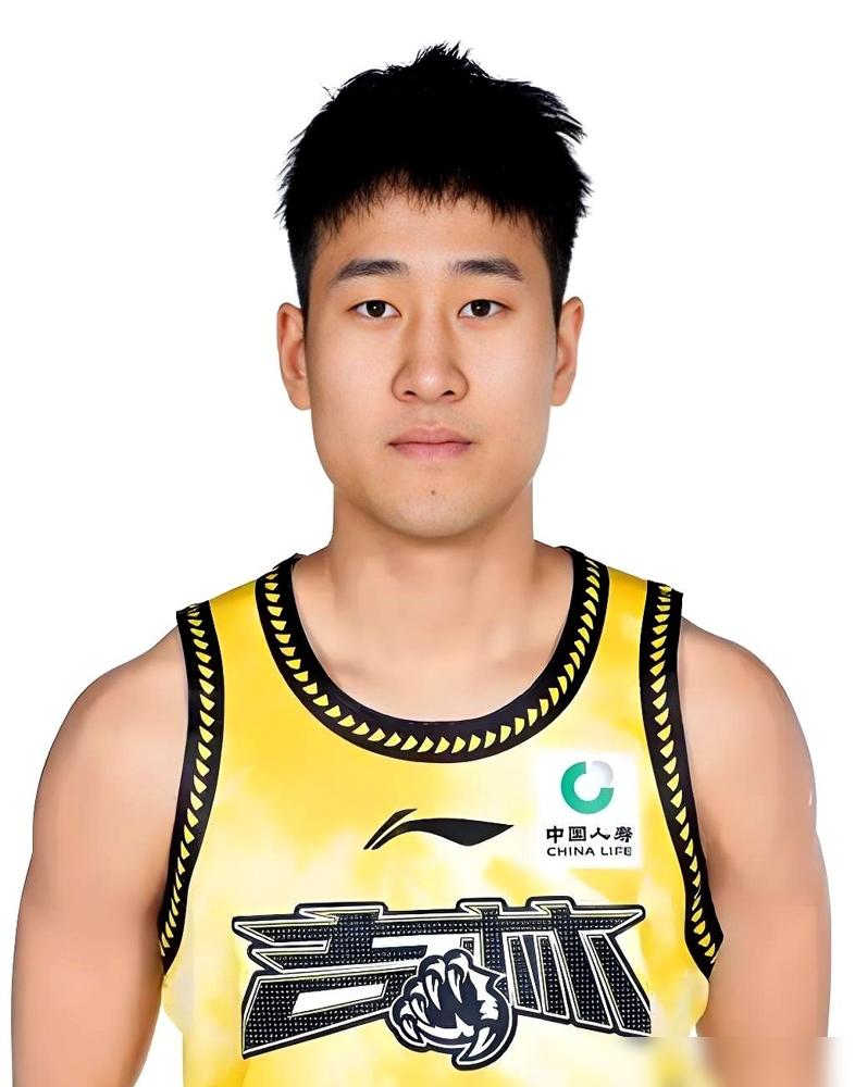 刷到这份吉林队的合同名单，心里咯噔一下。
​
A、B、C、D…
​
这哪是合同，