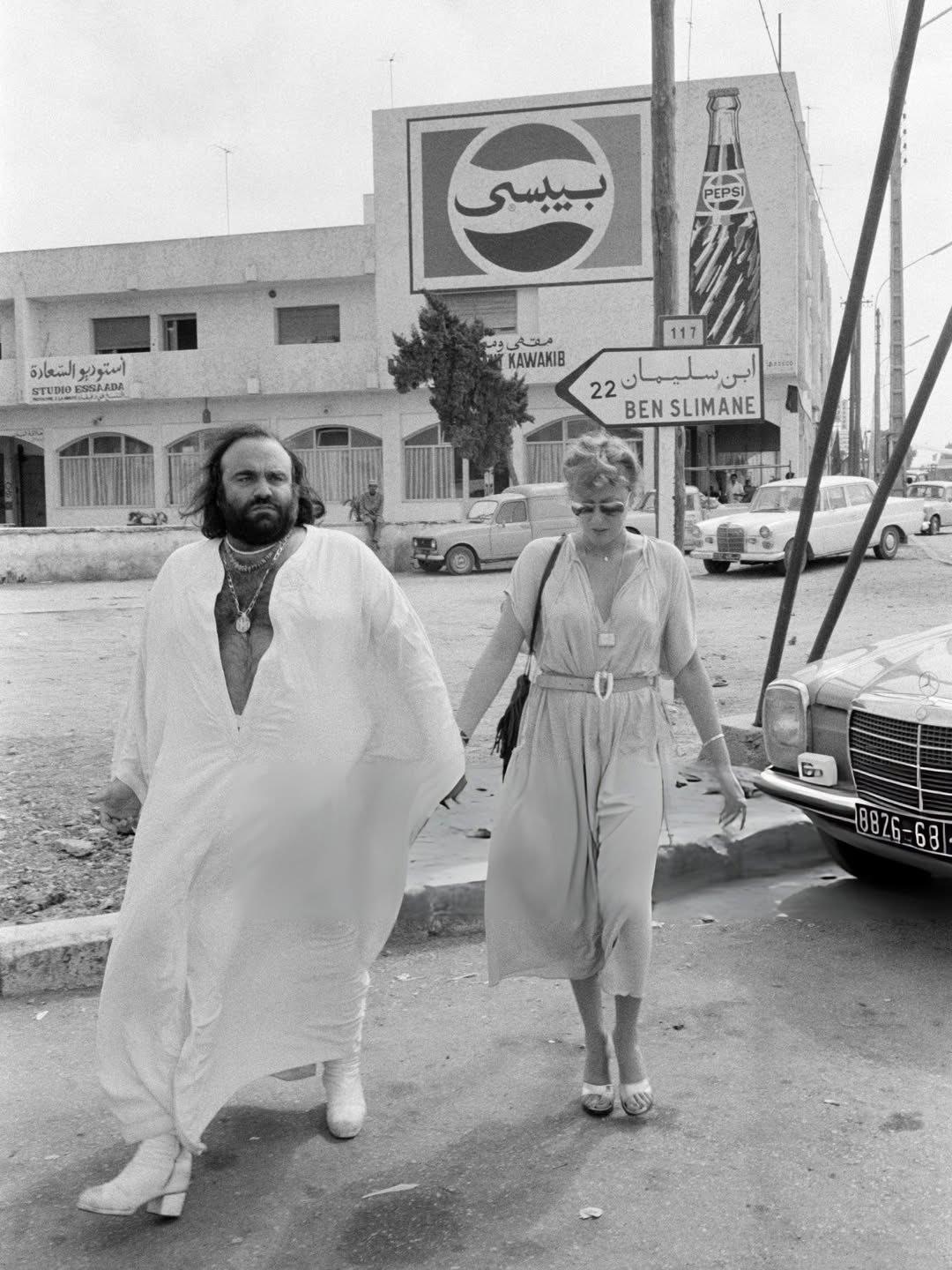 1978年的黑白照片，照片中希腊歌手德米斯·鲁索斯（Demis Roussos）