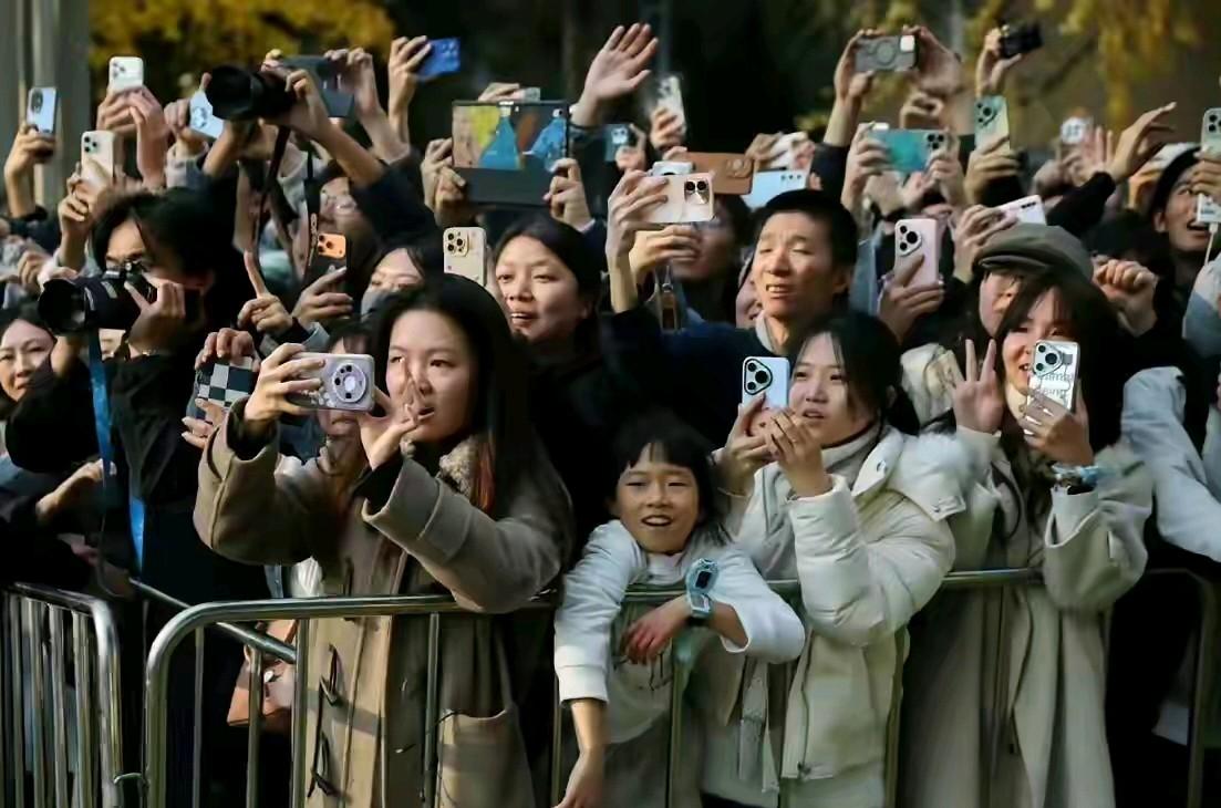 马克龙都惊呆了！没想到自己这么受欢迎👏👏👏