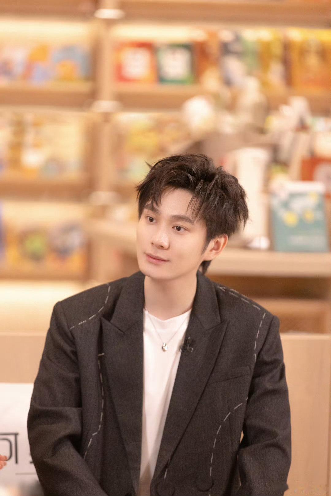  裘德Chiu[超话]裘德内耗创作改20版混音湖南卫视背后 拒绝敷衍，裘德用20