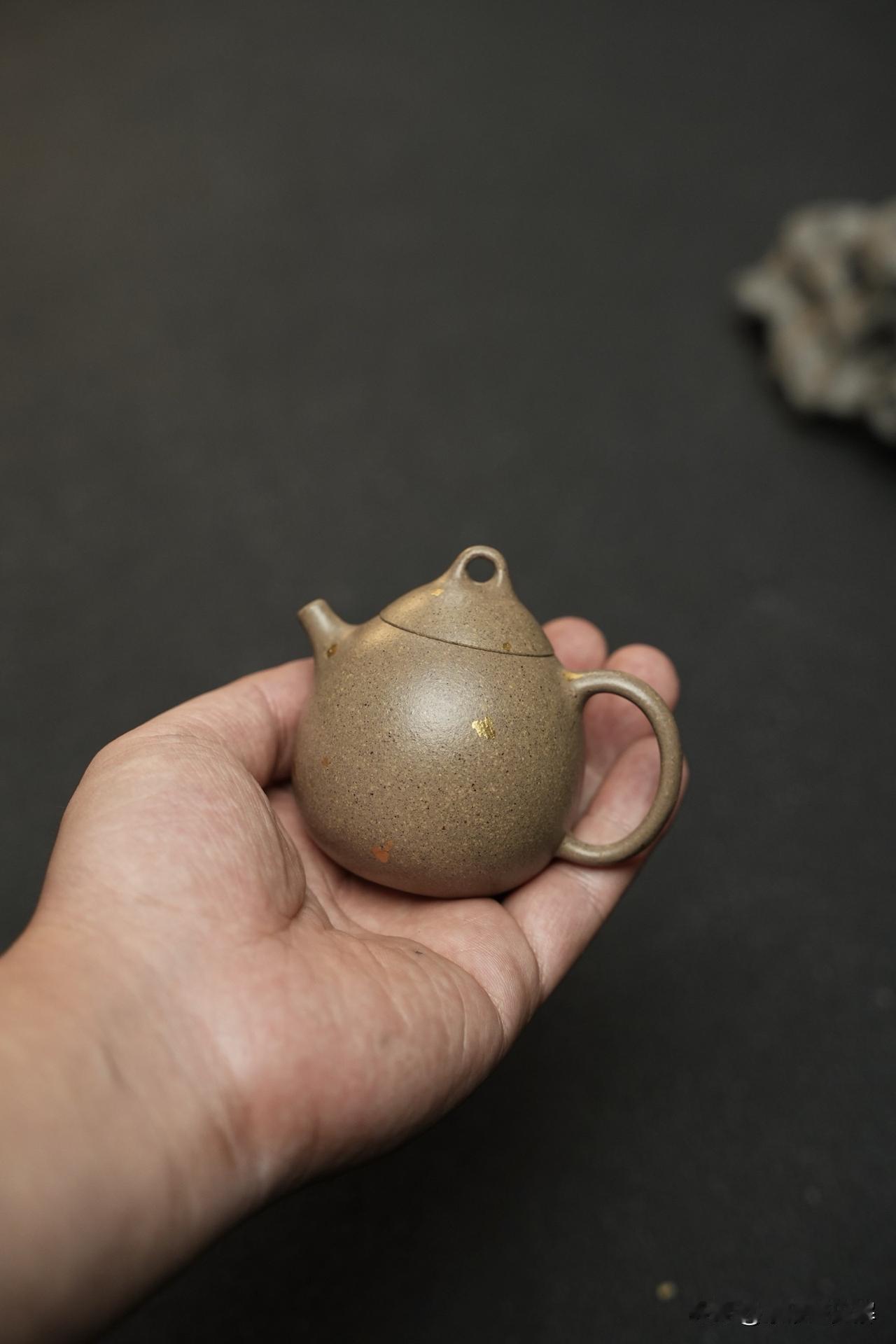 养：养壶重在养心，一把壶在养的过程中一定是可以磨砺你的心智的，很多人追求速成，为