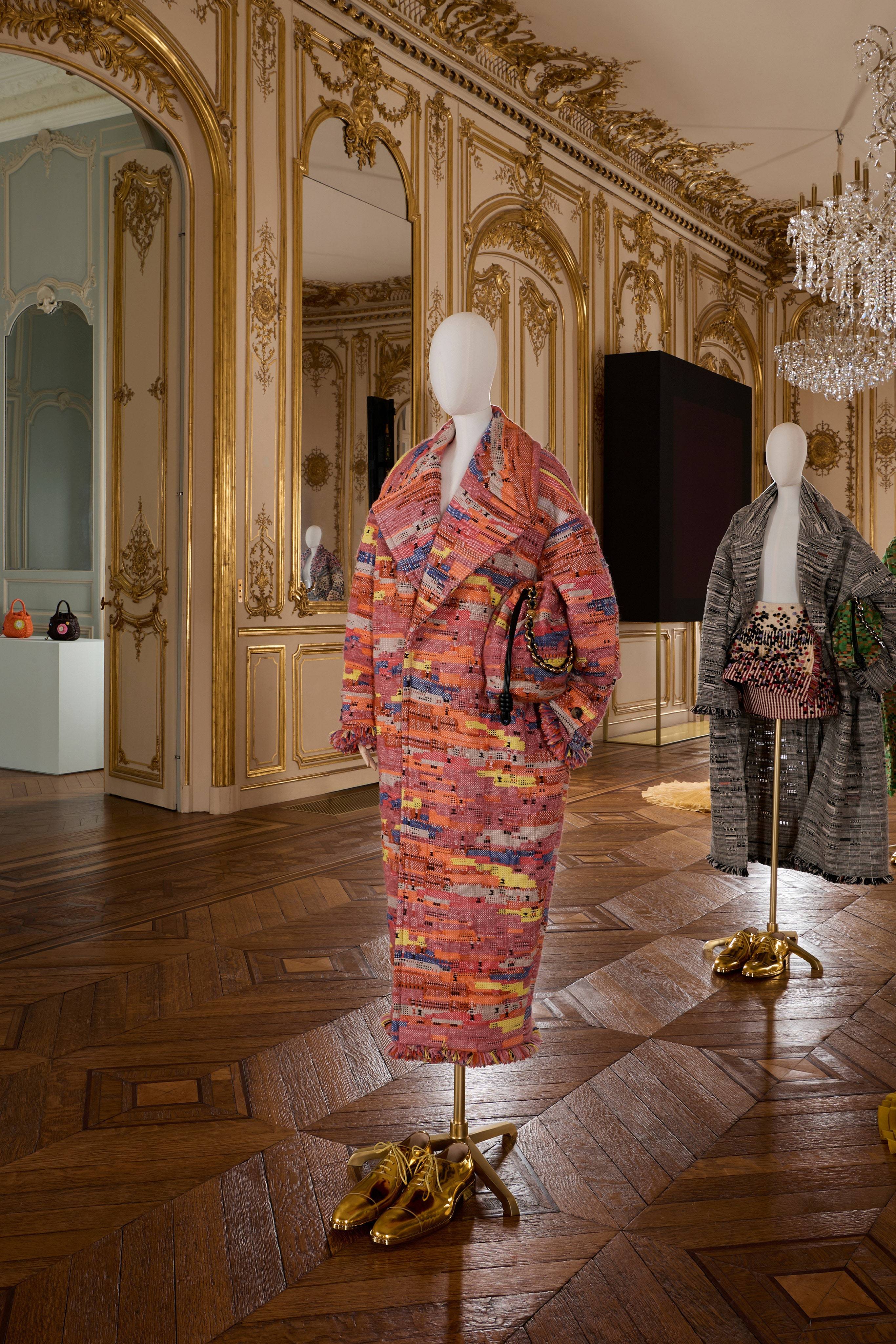 Loewe 2025秋冬系列静态展，Jonathan Anderson 圈内明星