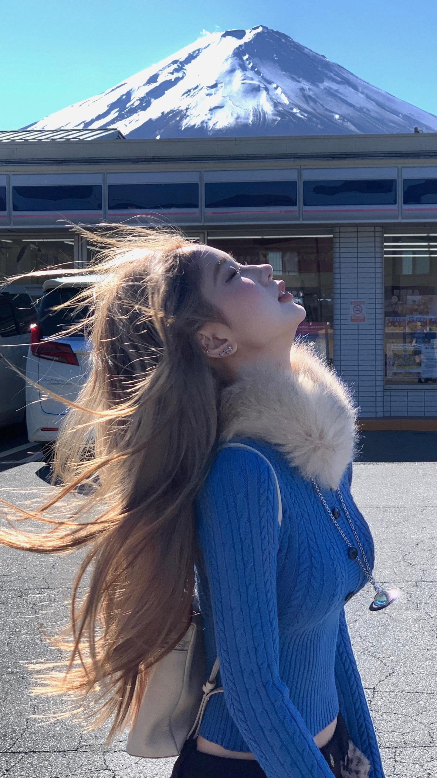 富士山下一抹蓝。