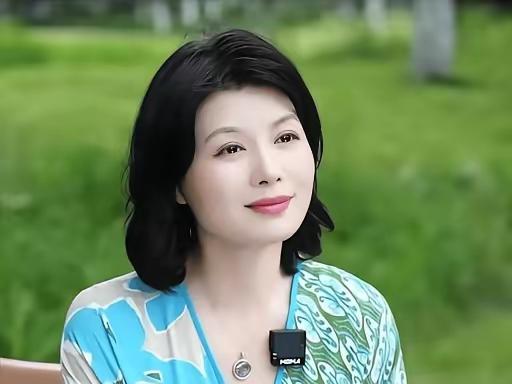你们认识这位美女吗？
她的为人处世之道很是精彩，她的演技精湛，绝对是实力派化身