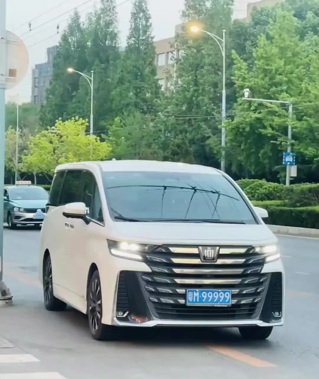 活跃在北方的粤M99999 👍