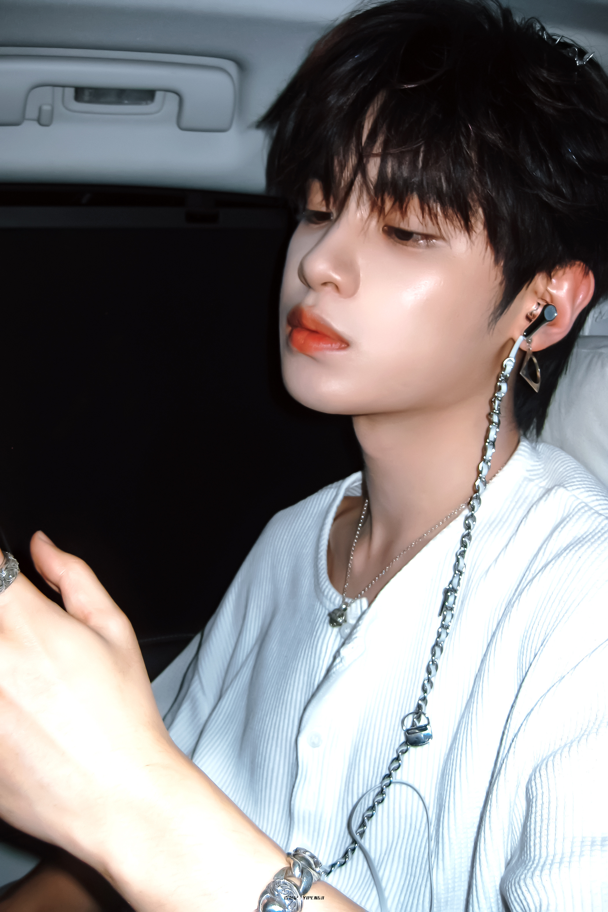 黄明昊 · 𝙅𝙪𝙨𝙩𝙞𝙣