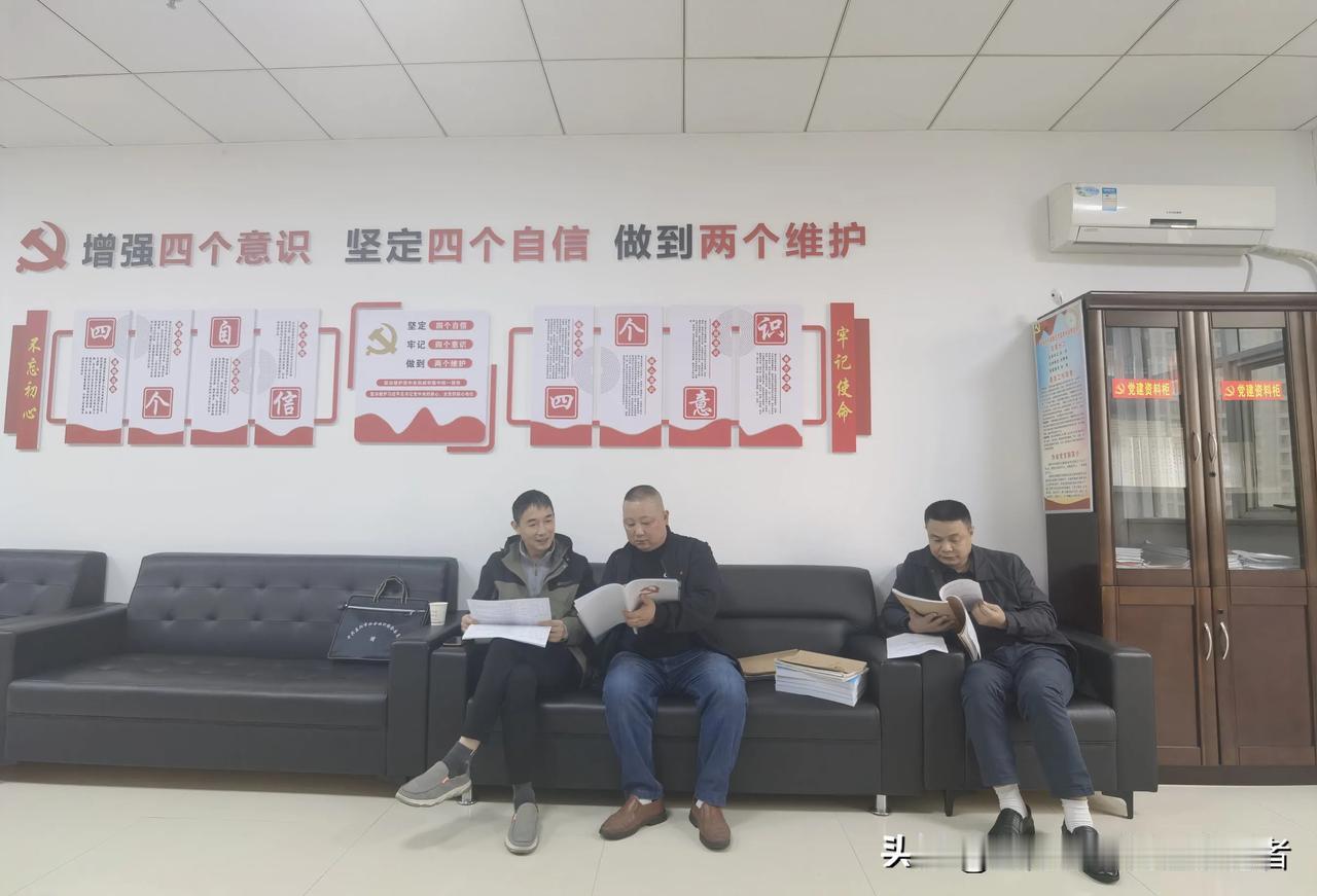 11月1日上午，益阳市社会组织管理局局长李光辉、益阳市社会组织综合党委专职副书记