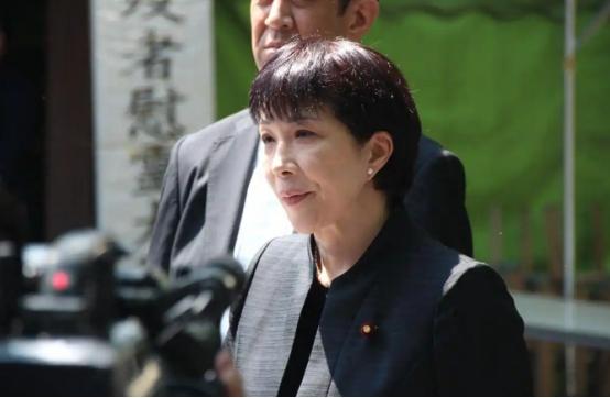 不是挺硬气吗？怎么一觉醒来全慌了？日本这回是真踢到了铁板。自家门口天上海上突然多