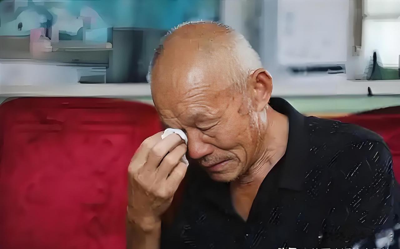 太寒心！山东聊城，两兄弟早年分家，商量好老大养母亲、老二养父亲。母亲去世后，老大