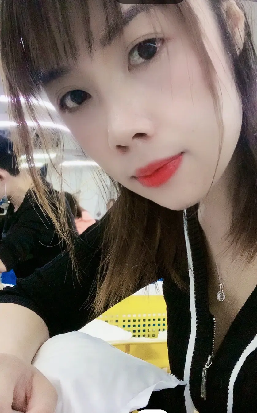 奉劝所有的女人千万不能一直做服装，每天十几个小时，能把人累出来病来，我...
