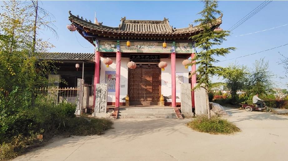 史弘肇纪念馆史弘肇纪念馆
位于山东省菏泽市成武县大田集镇大碾集遗址北侧约50米处