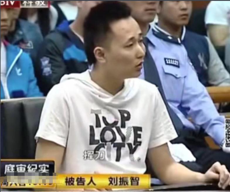 2014年，北京一大二学生睡梦中被强行拉出宿舍拳打脚踢，看到对方喝得醉醺醺，男生