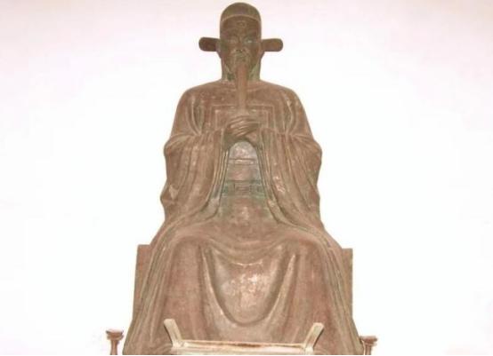 1402年，37岁的兵部尚书铁铉，被放进滚烫的油锅烹炸，同时，其妻杨氏也被送进教