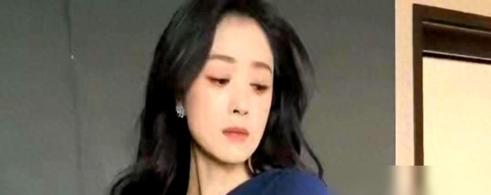 颁奖礼上王阳主动向孙俪让C位，你以为是绅士？我只看到“精致利己”那张脸！
 
他