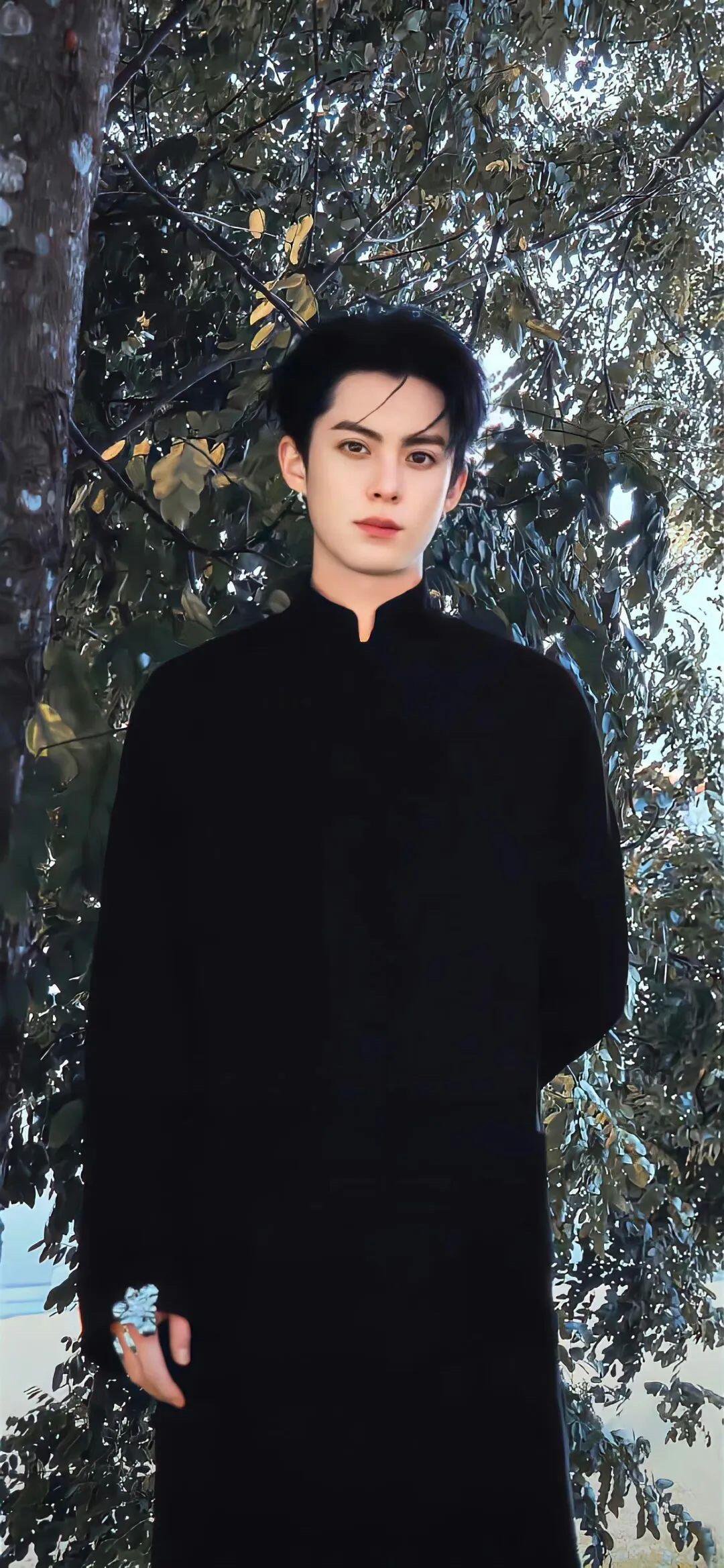 给王鹤棣打爽了下期睡衣派对王鹤棣玩嗨了！枕头大战全程高能，抡枕头又帅又野还把自己