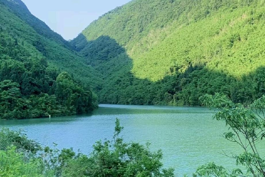 如果你冷漠，那我就疏远，如果你不在乎，那我就忘了。

刚分手的那段时间，我发了很