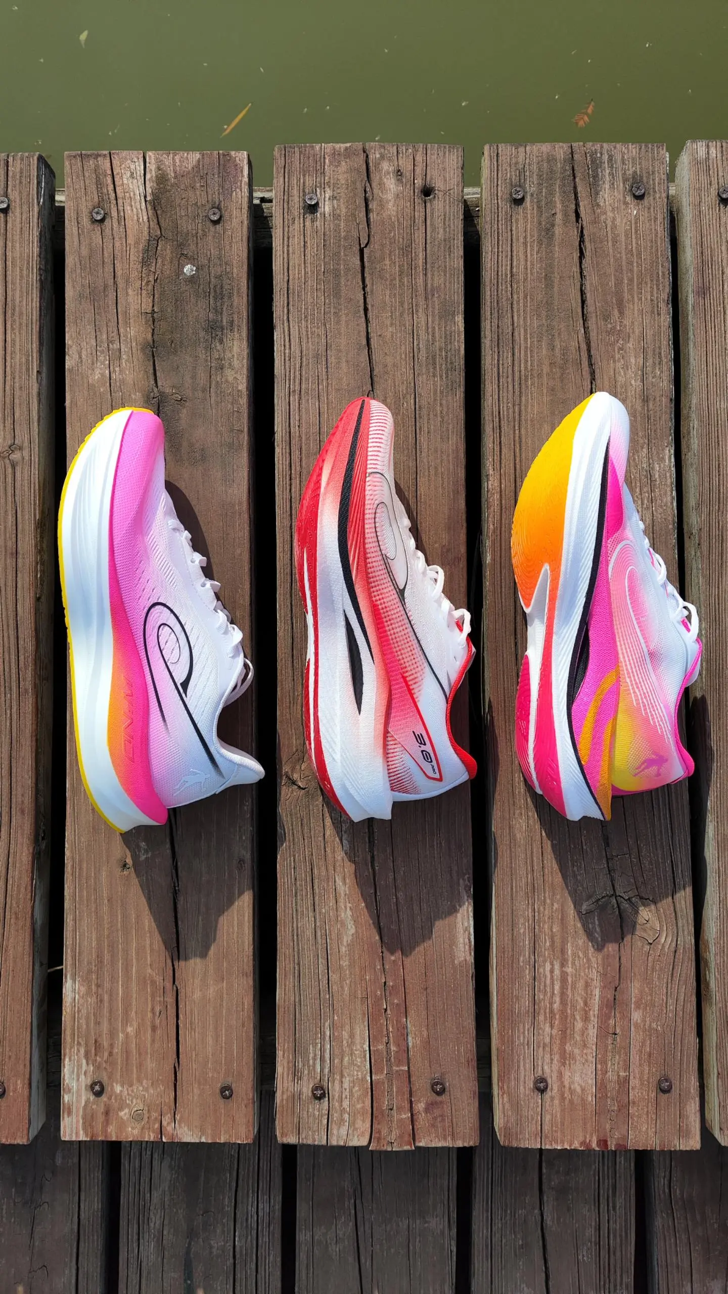 看视频猜跑鞋。