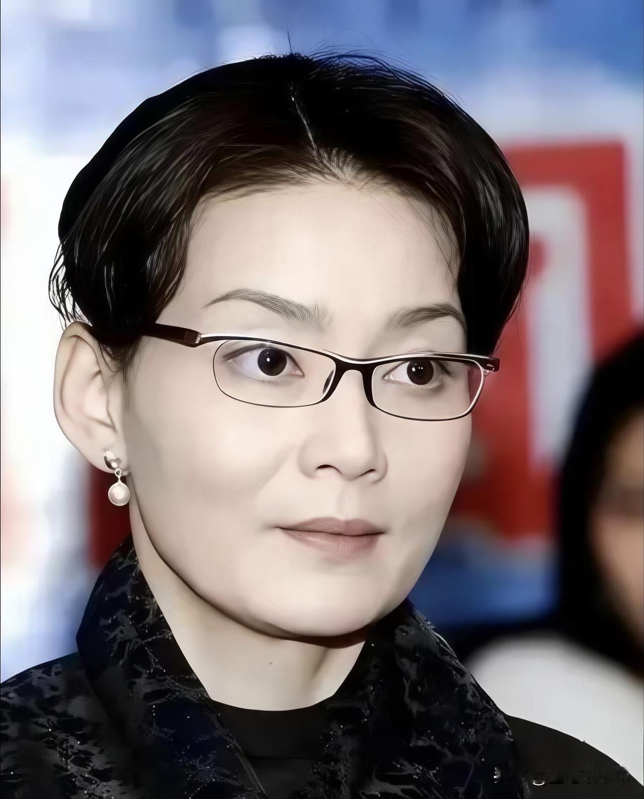 72岁潘虹的“以老养老”，看哭无数人

古稀之年守着92岁的老母亲，曾拿过13座