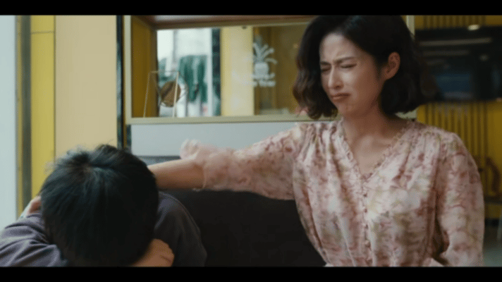 颖儿离婚这段演到青筋暴起 我将严肃品鉴颖儿在电视剧小芳 里这段儿哭戏，把对儿子和
