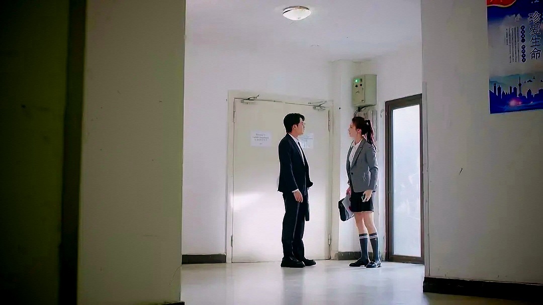 这边建议以后给檀健次接现偶，女主和女演员们的身高不能太高，否则还是不要拍了