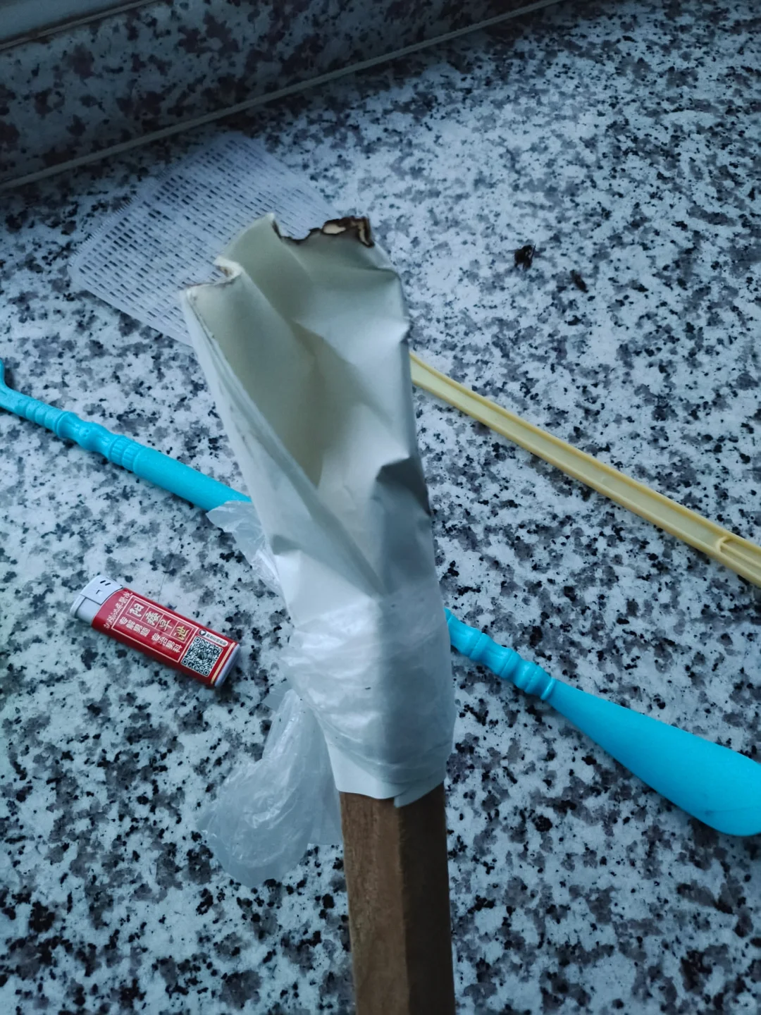 捅马蜂窝