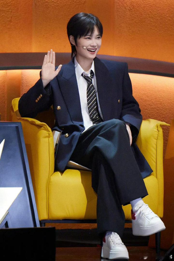 李宇春回归脱友了脱口秀和Ta的朋友们 李宇春惊喜返场脱友总决赛，录制口碑很不错，