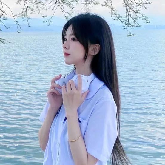 湖畔轻风，少女梦回校园湖边温柔少女 湖畔白衣少女 湖畔粉衣少女 湖畔少女照 湖畔
