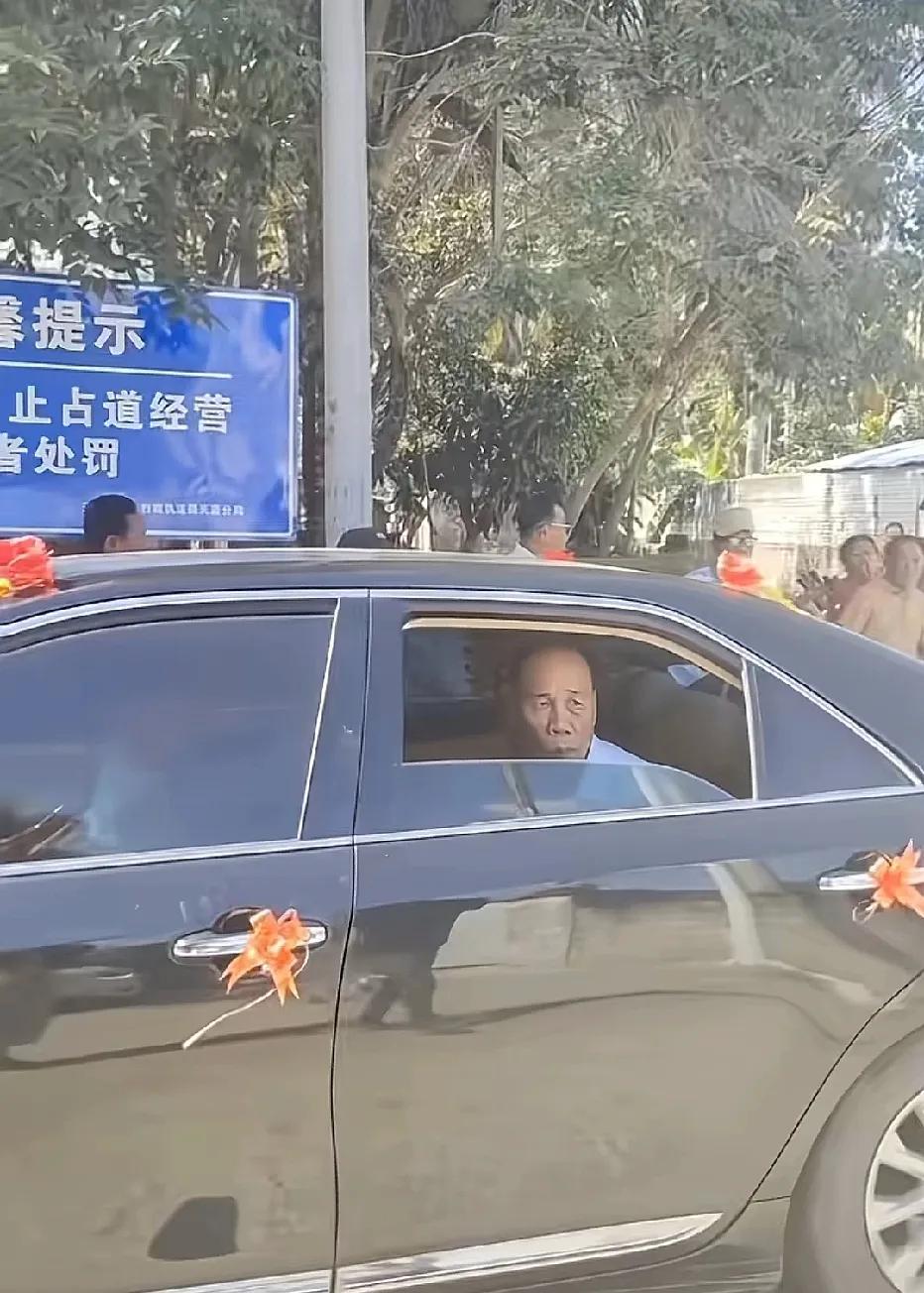 幸福是没有定义的，日子是自己的。人生是一场体验，随自己！祝福！