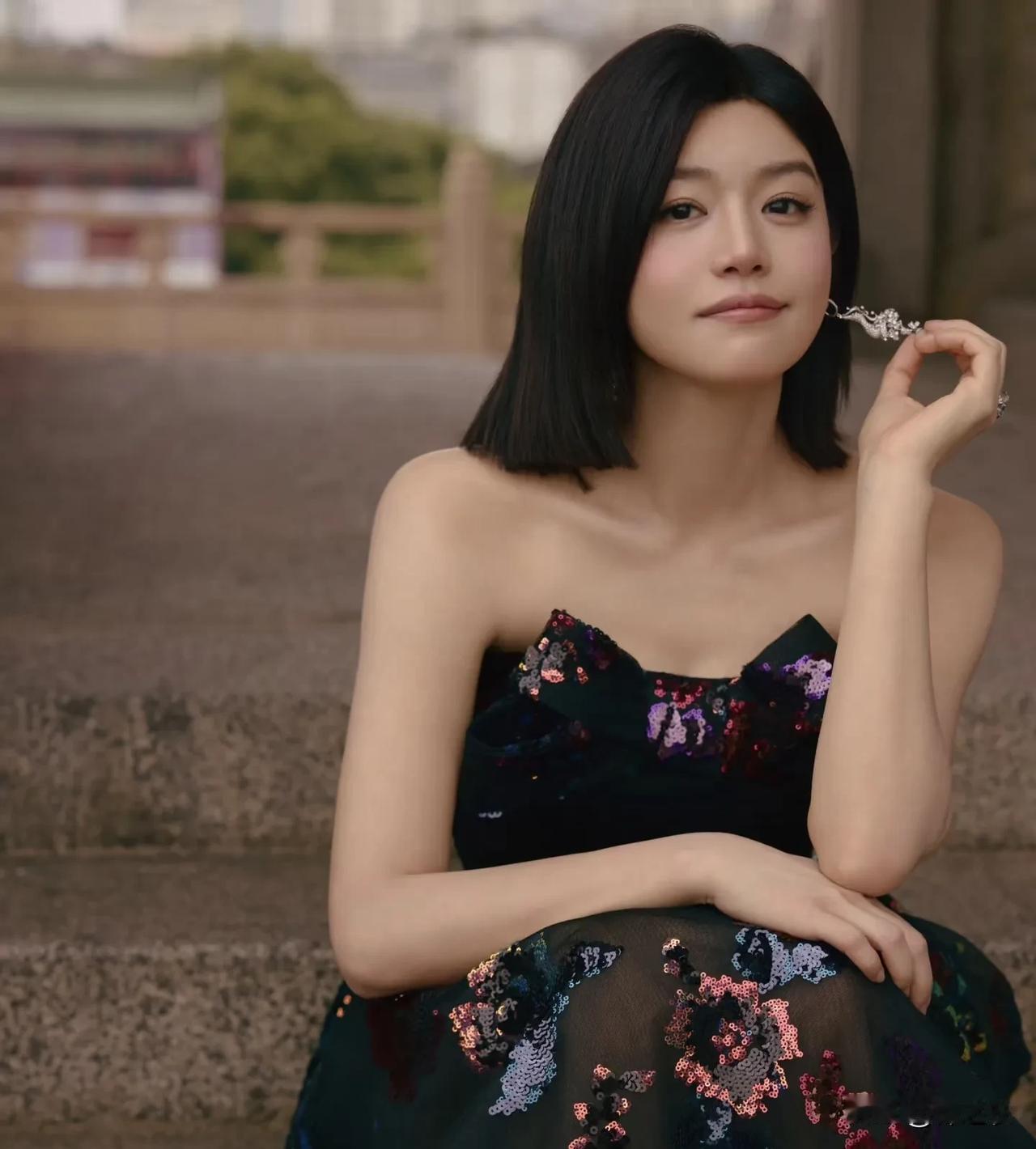 呜呜我真的心疼陈妍希，她一直这么好，就是因为她理想化又善良，受到了很多欺负。
