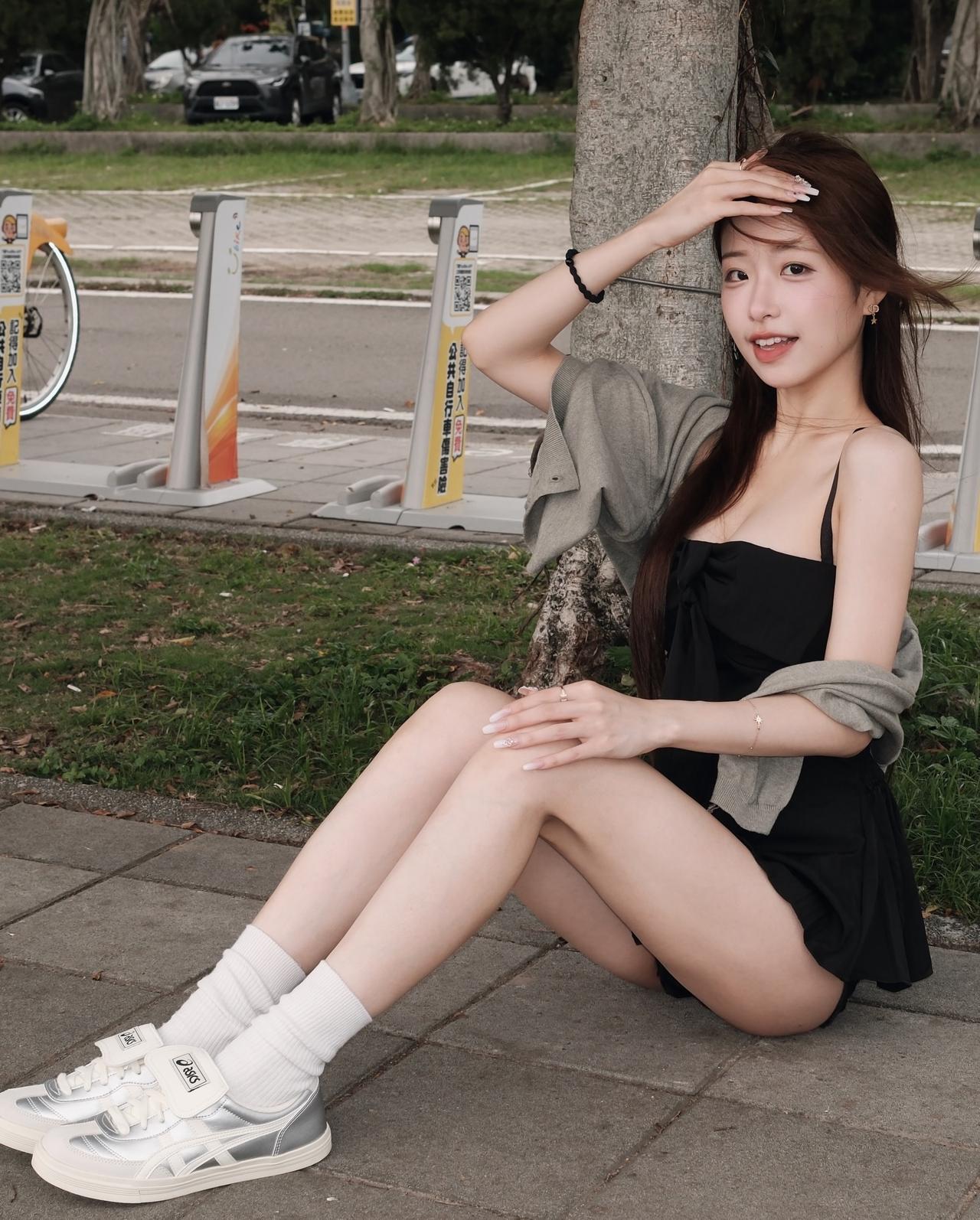 记录我的2026元气少女在公园的悠闲时光🌳👗👟