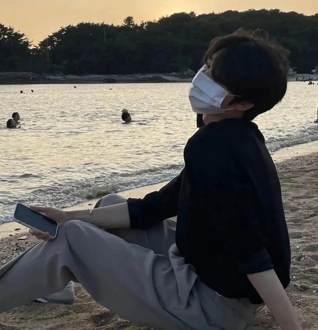 喋喋不休不如观心自省，埋怨他人不如即听即忘。能干扰你的，往往是自己的太在意，能伤