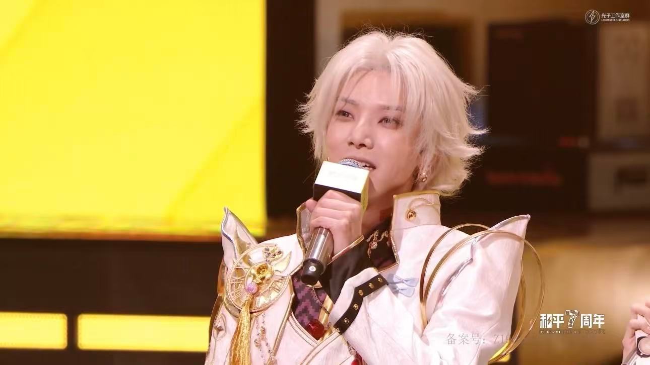 华晨宇我们多见面舞台相逢皆是惊喜，双向奔赴自带温柔。期待往后更多碰面瞬间，以热爱