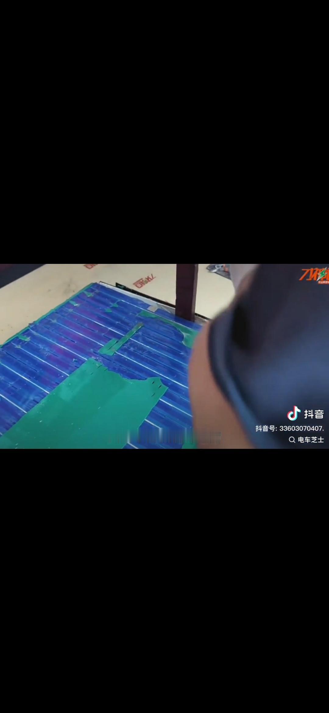 这结果也太搞笑了，友商本来是请他来找比亚迪的茬的，所以直播暴力拆解了第二代刀片电