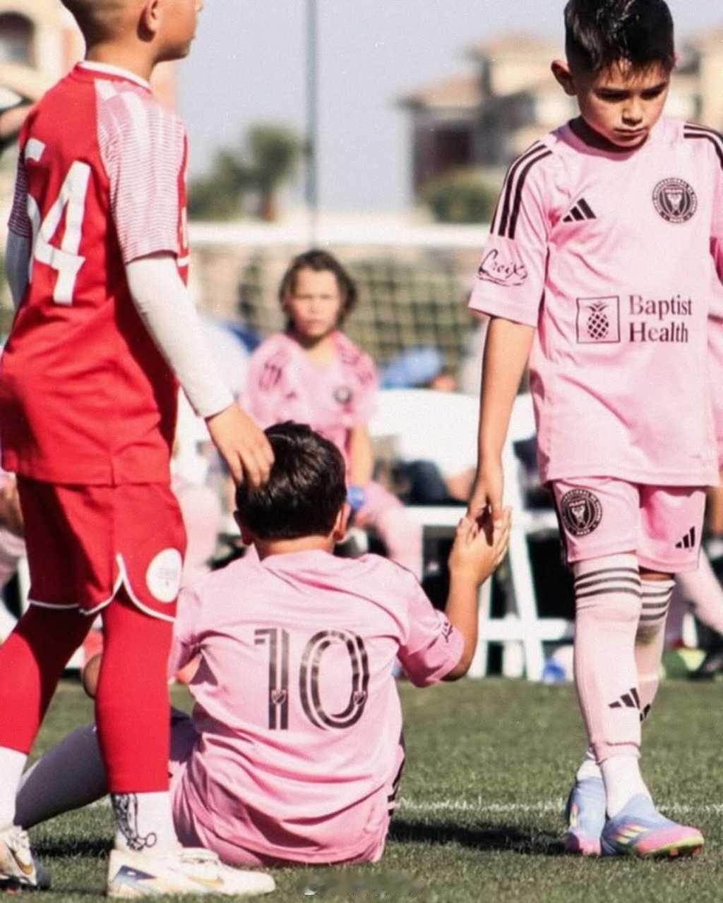 梅西[超话]迈阿密u10马特奥梅西[超话]眼神[666] ​​​