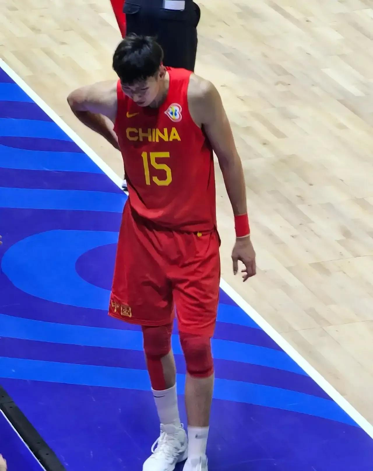 广东不想要周琦了！隐瞒伤情的周琦可能被退回新疆，赵睿和周琦的交易可能取消。
周琦