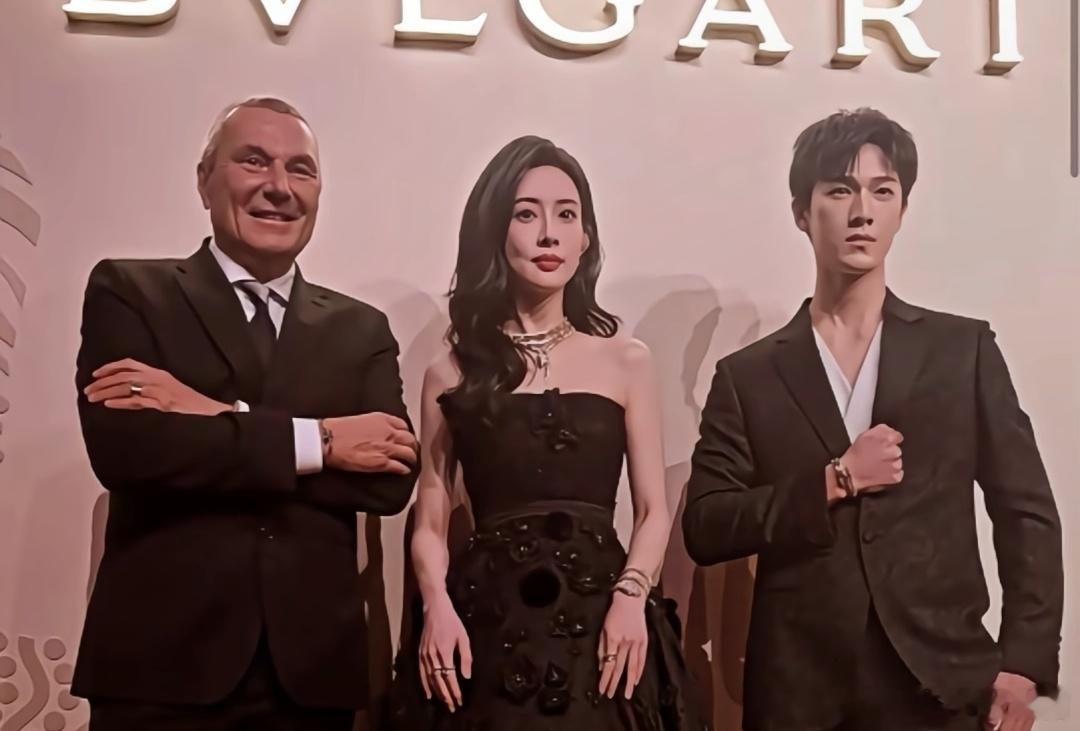 宝格丽这个老头搂lisa 搂赵露思 搂刘亦菲，就是没搂孟子义[笑cry]可能是孟