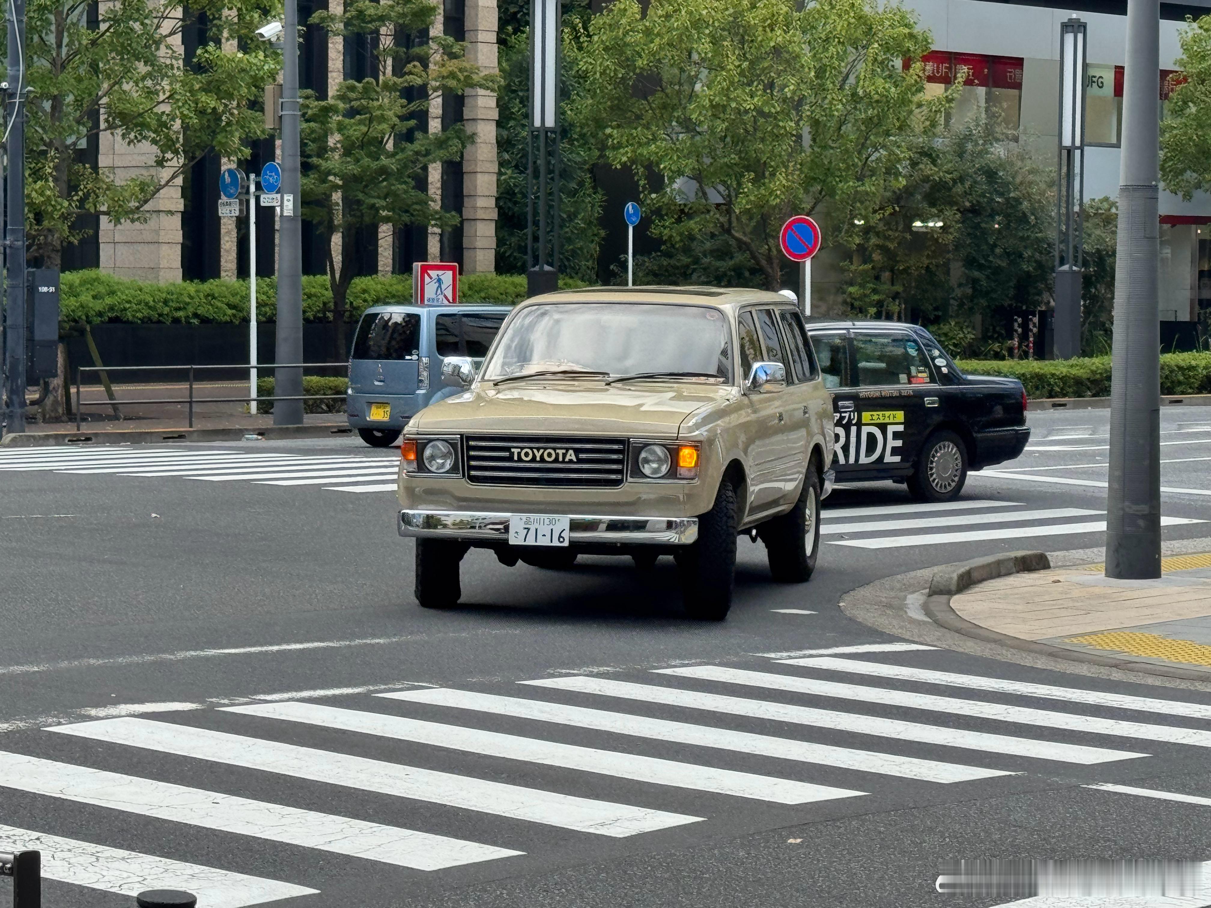 陆地巡洋舰LC80改LC60风格，整的还挺好，看老车在这边可以相对轻松的合法上路