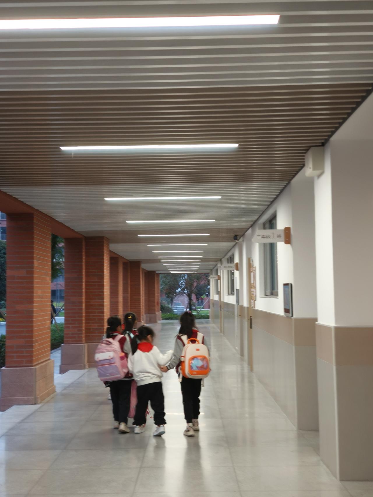 她越来越好了
因为她身边的一切都很好#豆豆的康复生活