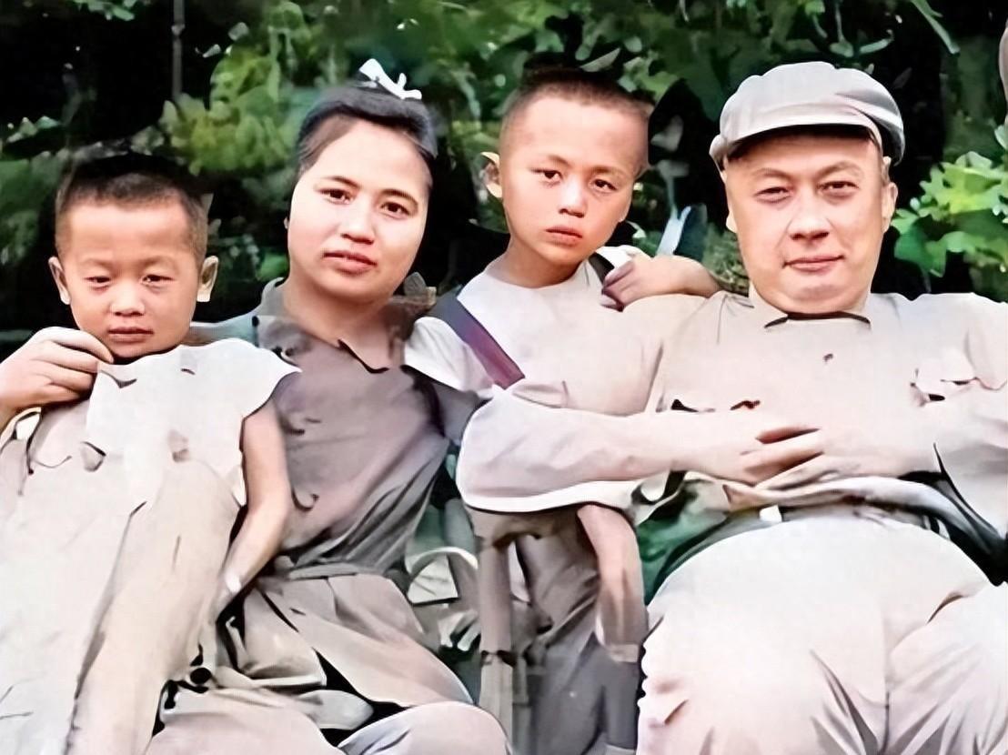 陈毅元帅的儿子在学校被老师询问父亲职业，他却这样回答：只是担任了一个处长的工作