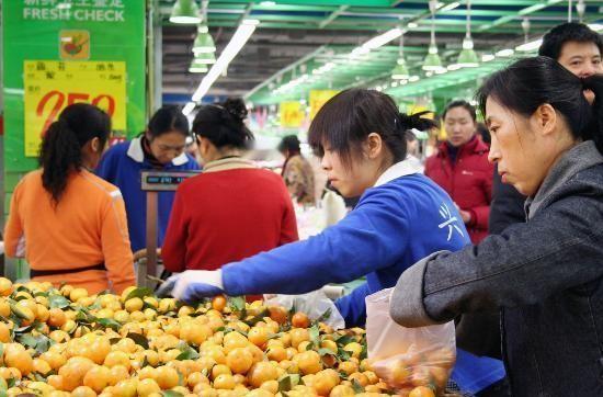 随着国务院将2030年社会消费品零售总额目标设定为60万亿元，《求是》杂志近期也