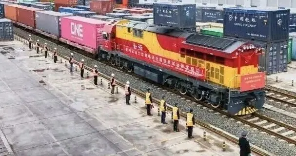 展现新风采 谱写新篇章——聚焦2026贵阳市两会 | 全国首个综保型国际陆港在贵阳