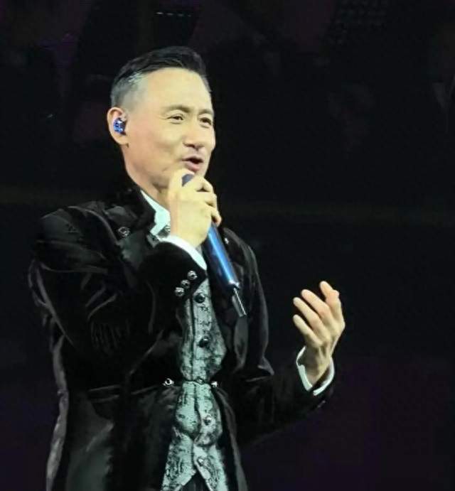 张学友大女儿26岁近照首曝光，为何公众对她的印象还停留在童年？