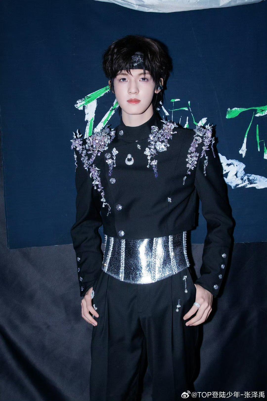 张泽禹连续两年收到利物浦的生日祝福 18岁到19岁，利物浦见证了张泽禹的长大。泰