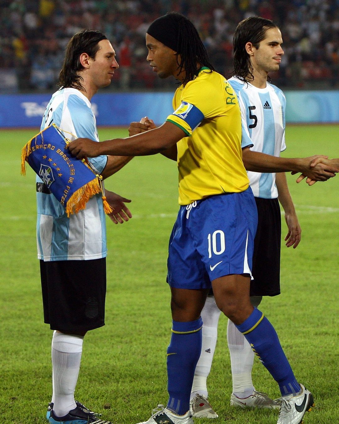 世界杯官方ins晒图：北京2008，梅西和罗纳尔迪尼奥💿#梅西[超话]##巴黎